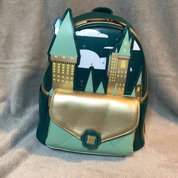 NWT Loungefly Harry Potter Hogwarts Mini Backpack - Picture 1 of 6